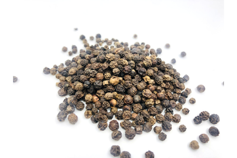 Melnie pipari zirnīšos 100g Melnie pipari zirnīšos 100g